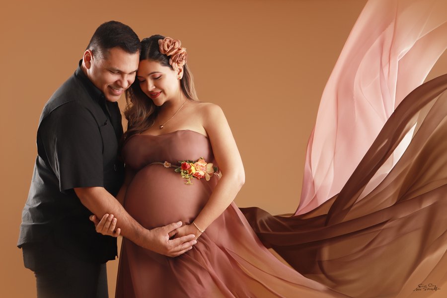 Pareja esperando a su bebé, Erica Cruz
